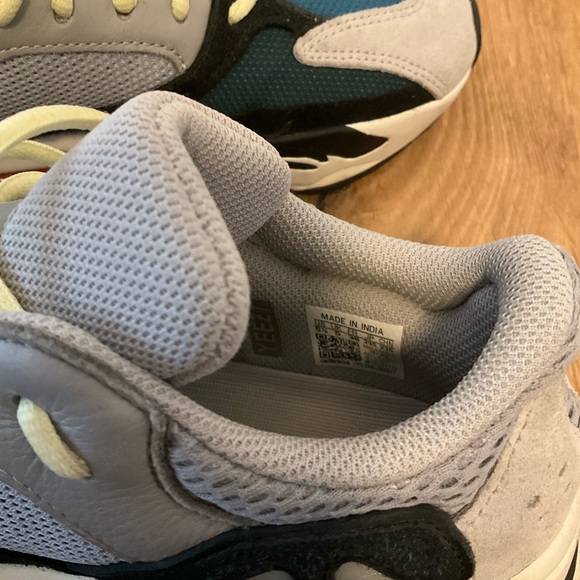 Adidas Yeezy Boost 700 - Picture 5 of 5